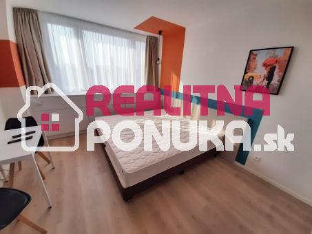 Prenájom zar. garsónky po kompl. rek. na Bajkalskej ul. (bez provízie pre RK)